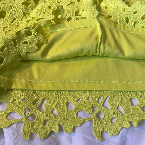 Jessica Simpson Women’s Neon Yellow/Green Dress - Picture 7 of 8